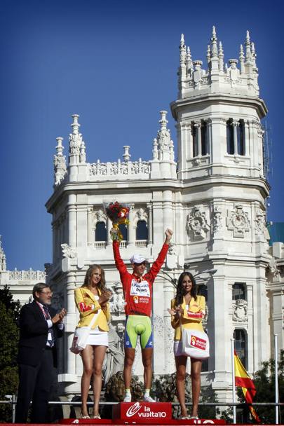 Vincenzo Nibali festeggia sul podio a Madrid (Bettini)